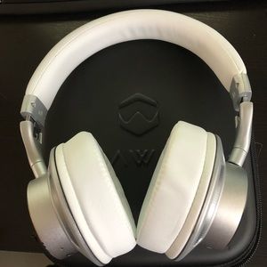 Paww Noise Cancelling Bluetooth Headphones
